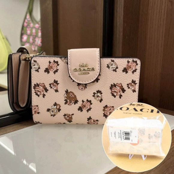 **GIFT PACKING** COACH MEDIUM CORNER ZIP WALLET WITH ROSETTE PRINT CZ343 - Picture 1 of 12